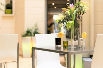 Hotel Lounge