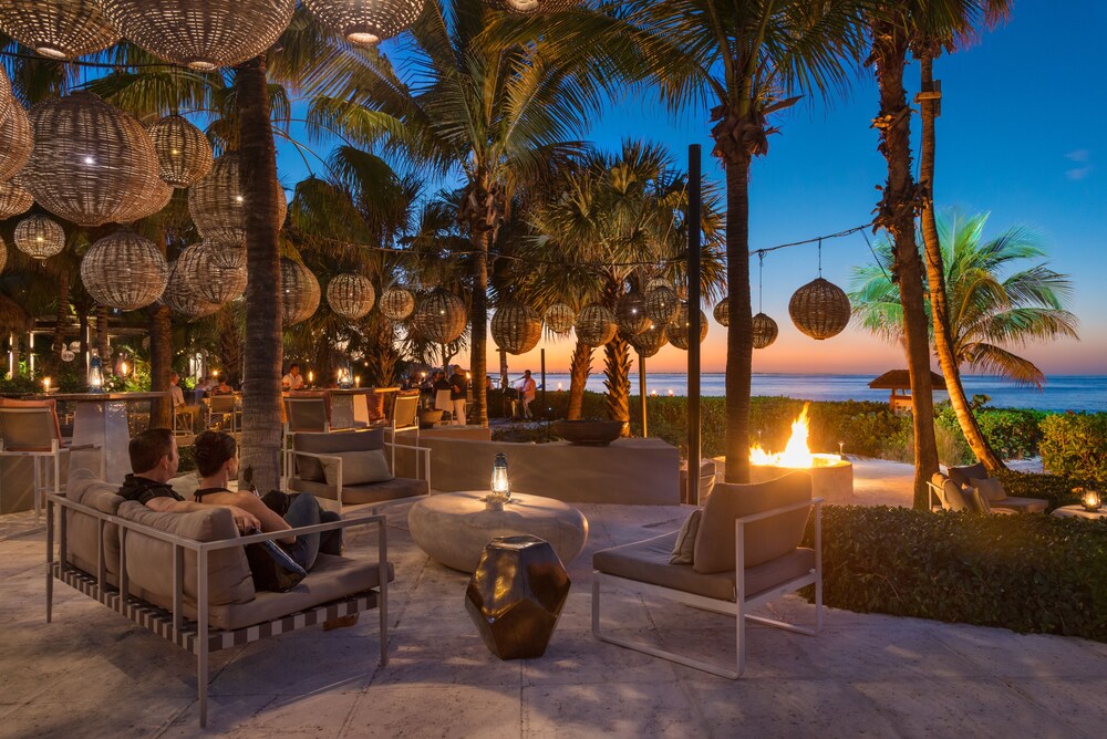 Hotel Lounge