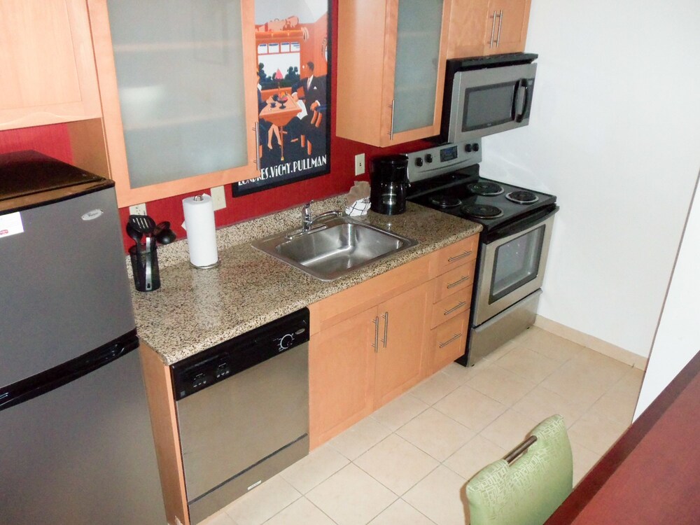 Standard Room, 2 Queen Beds, Non Smoking, Kitchen - Guestroom