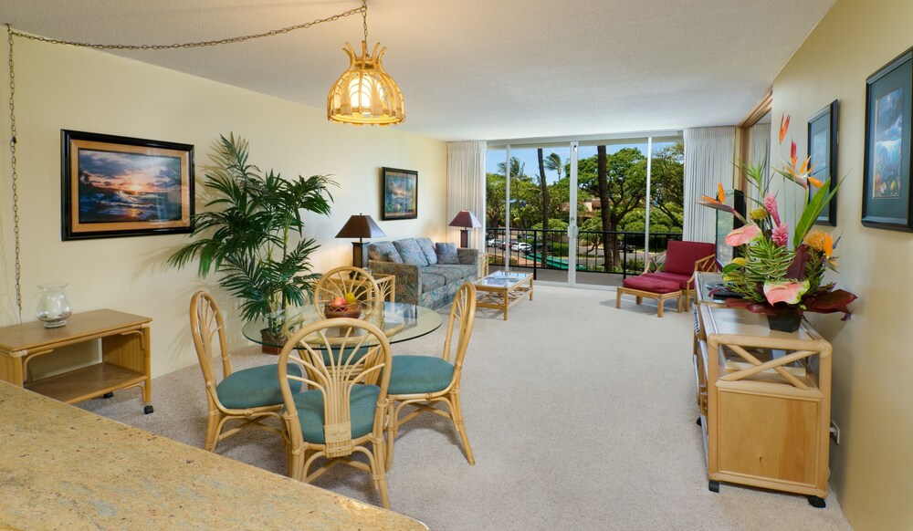 Room, 1 Bedroom, Garden View - Living Room