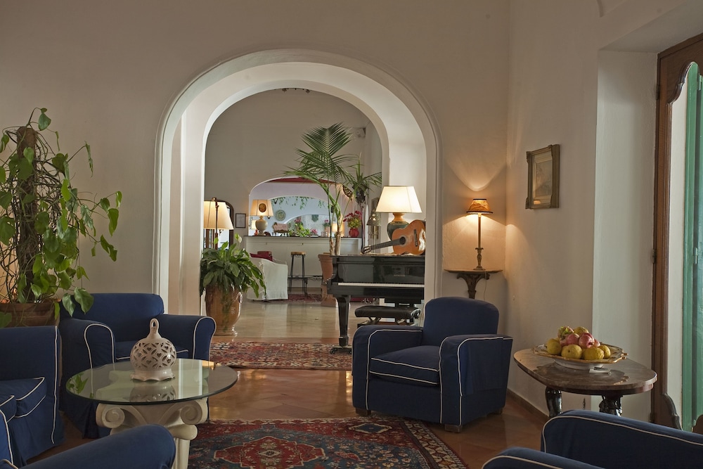 Hotel Lounge