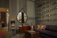 Exclusive Suite (Music Collectors)
