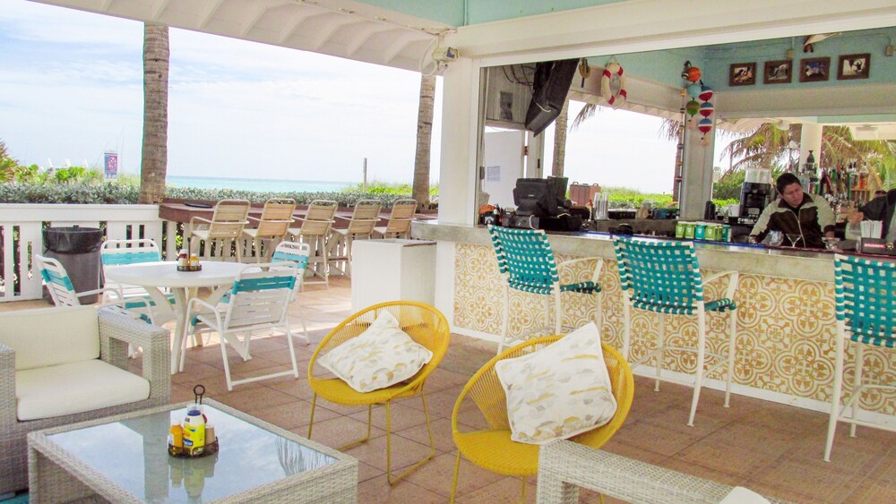 Poolside Bar