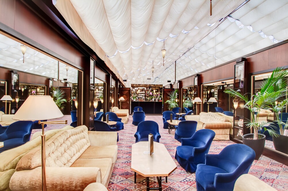 Hotel Lounge