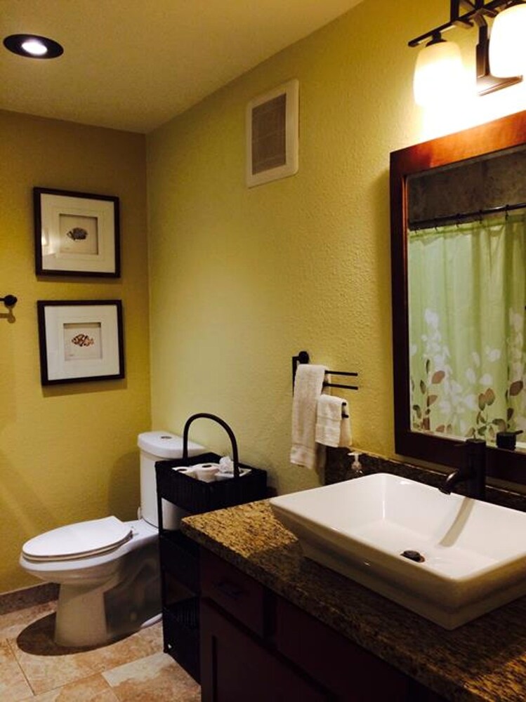Standard Room, 1 Bedroom, Non Smoking, Ocean View - Bathroom