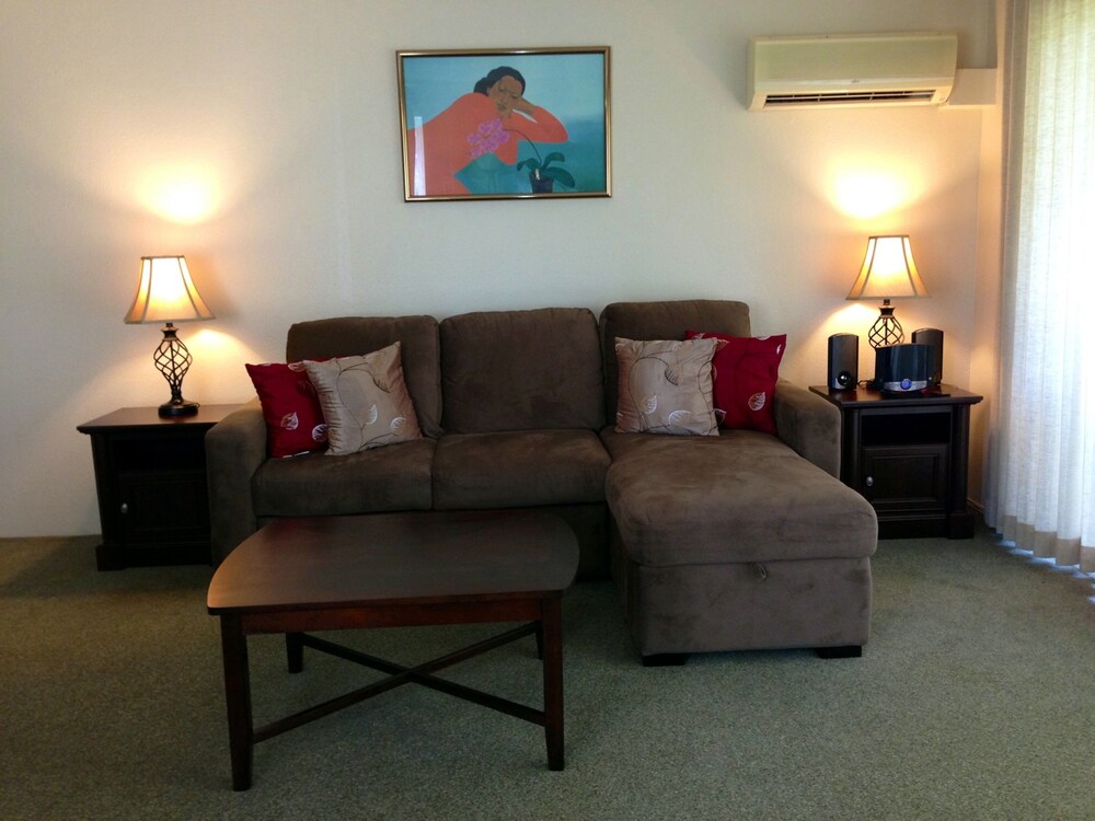 Standard Room, 1 Bedroom, Non Smoking, Garden View - Living Room