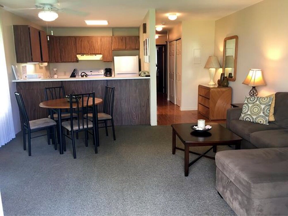 Standard Room, 1 Bedroom, Non Smoking, Garden View - In-Room Dining