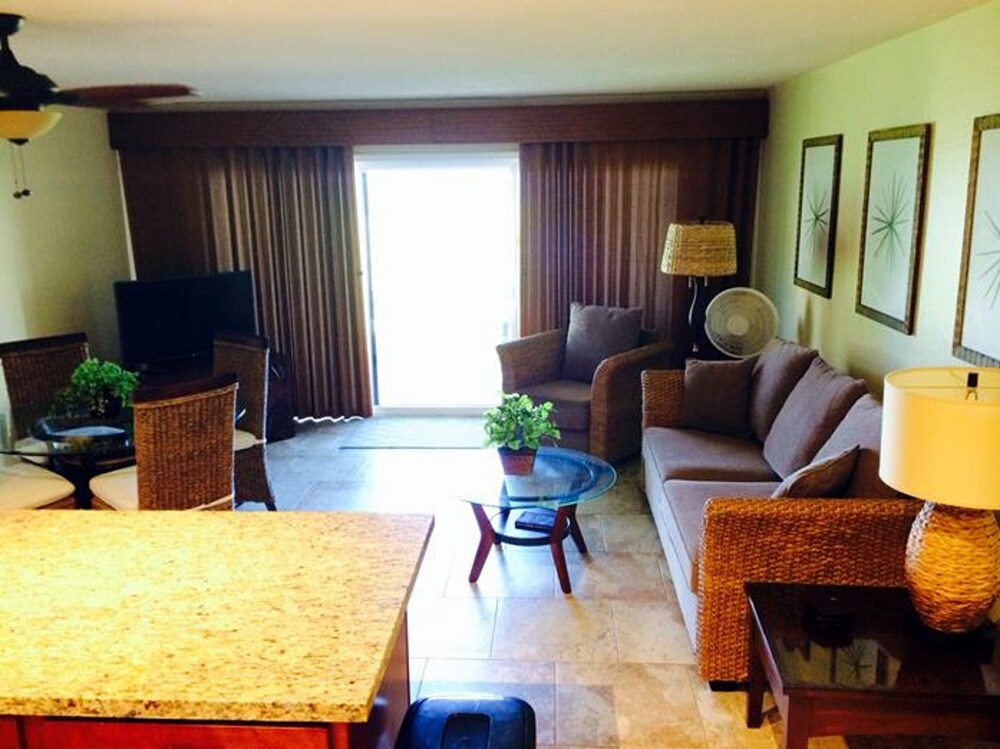 Standard Room, 1 Bedroom, Non Smoking, Ocean View - Living Room