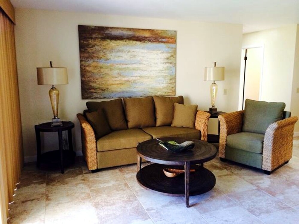 Standard Room, 2 Bedrooms, Non Smoking, Oceanfront - Living Room
