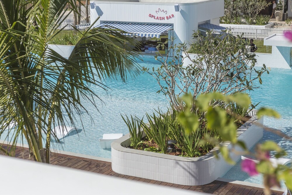 Poolside Bar