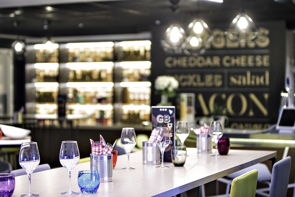 Hotel Bar