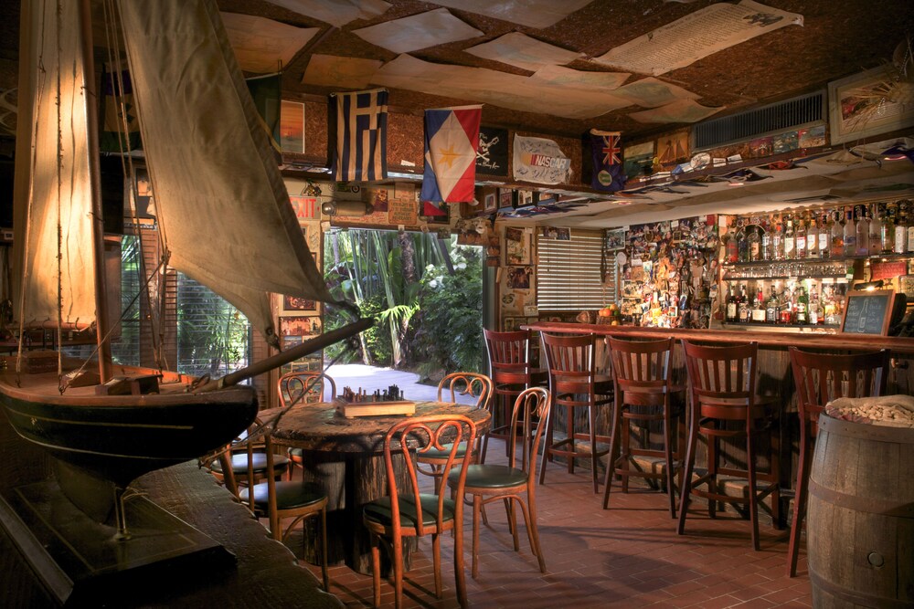Hotel Bar