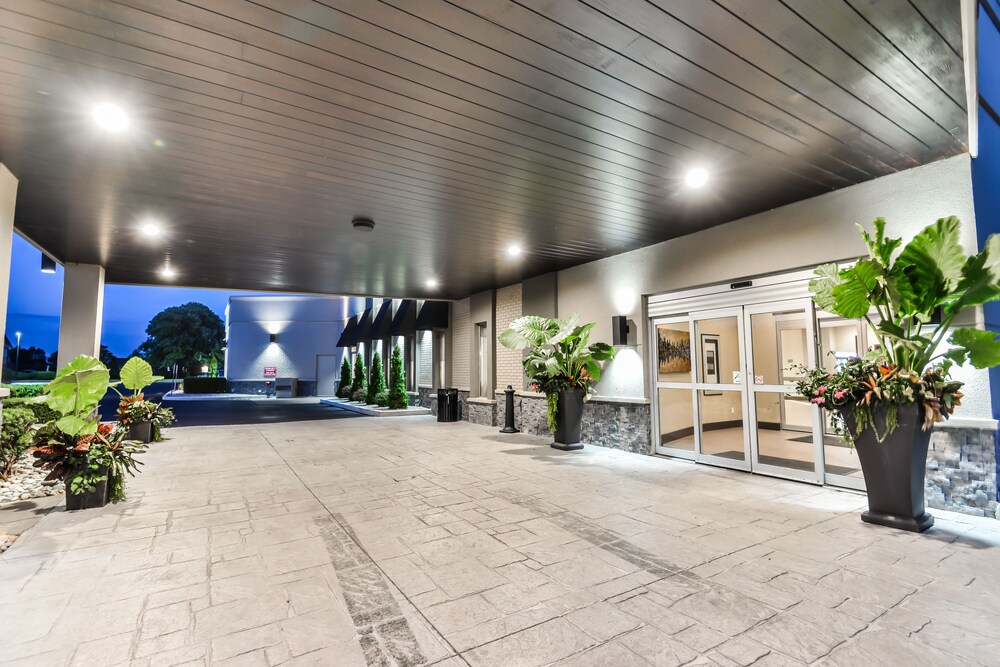 Hotel Front - Evening/Night
