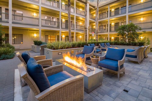 La Quinta Inn & Suites by Wyndham Orange County Airport