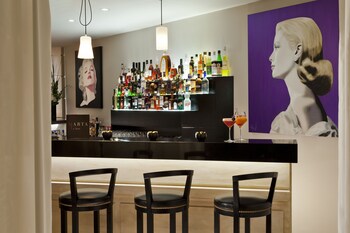 Hotel Bar