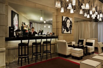 Hotel Bar