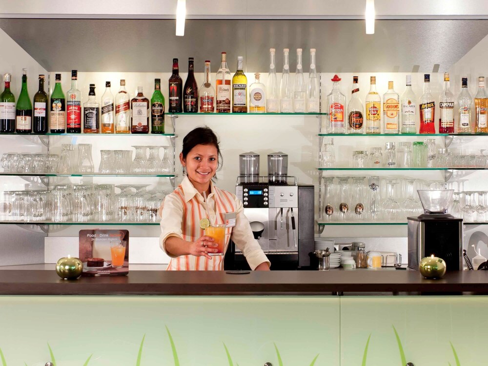Hotel Bar