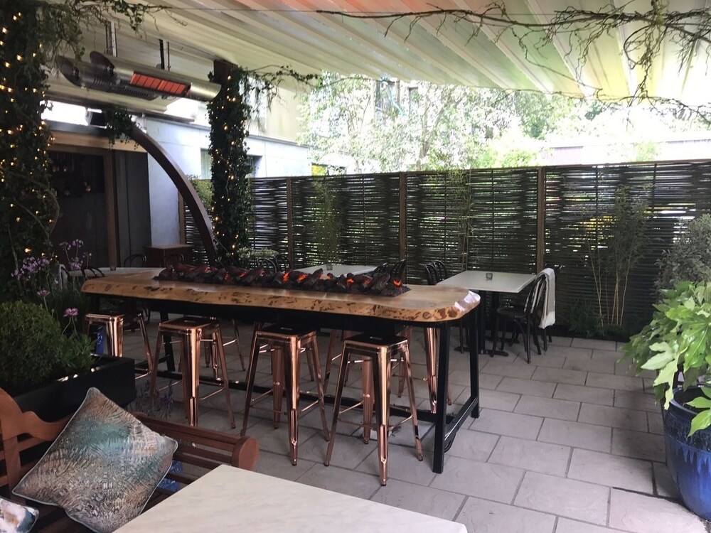 Hotel Bar