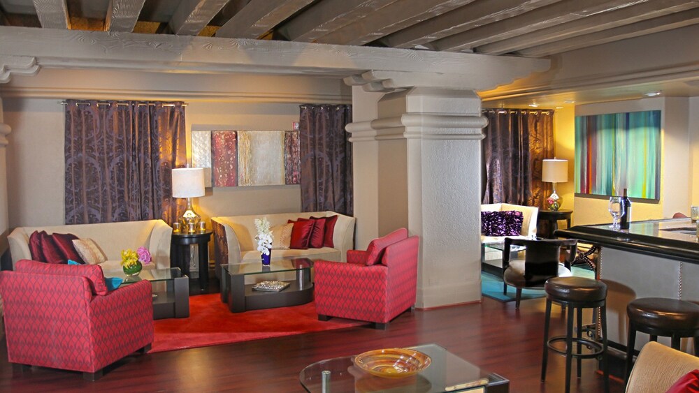 Executive Lounge
