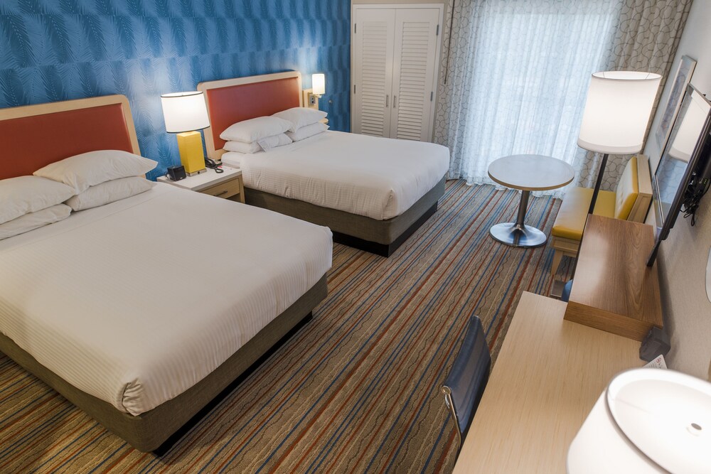 Room, Howard Johnson by Wyndham Anaheim Hotel & Water Playground