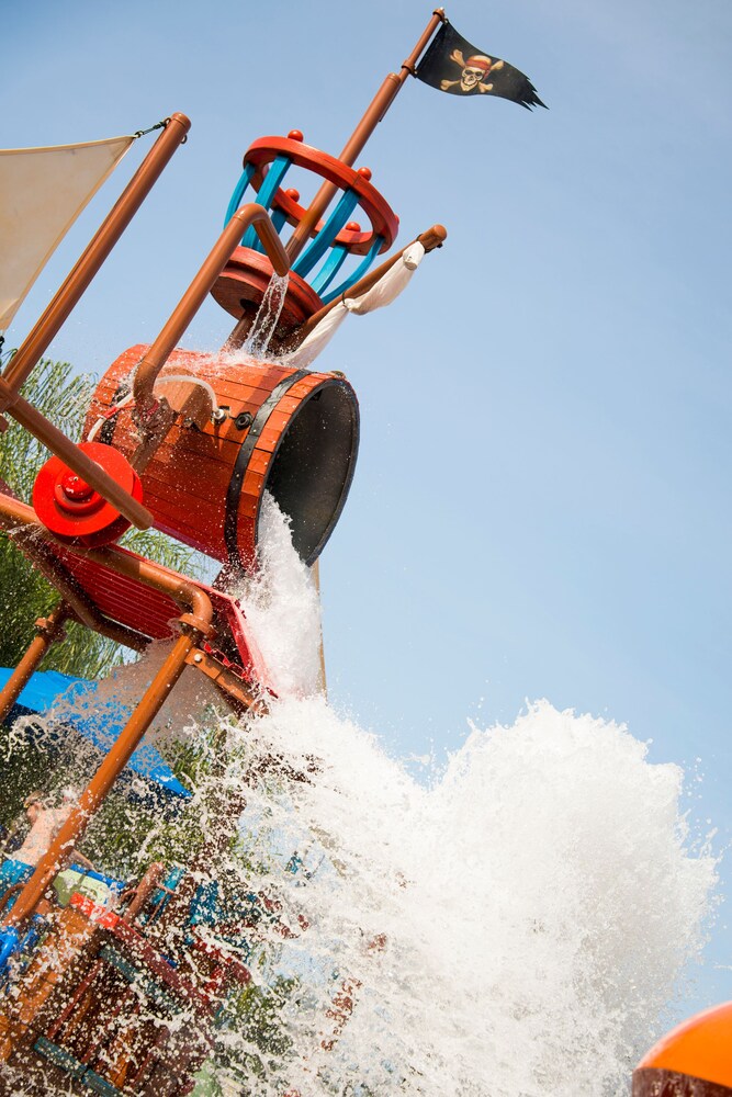 Water park, Howard Johnson by Wyndham Anaheim Hotel & Water Playground