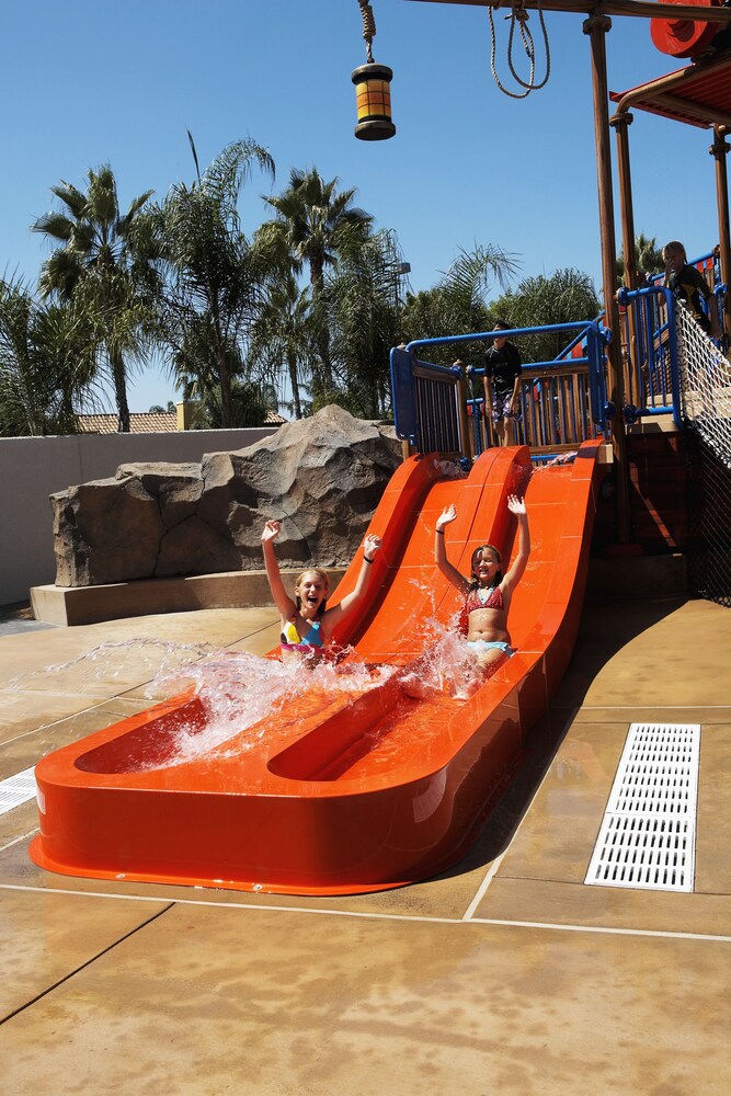 Waterslide, Howard Johnson by Wyndham Anaheim Hotel & Water Playground