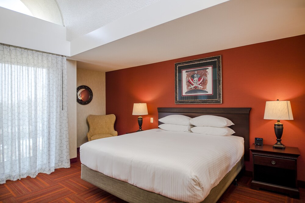 Room, Howard Johnson by Wyndham Anaheim Hotel & Water Playground