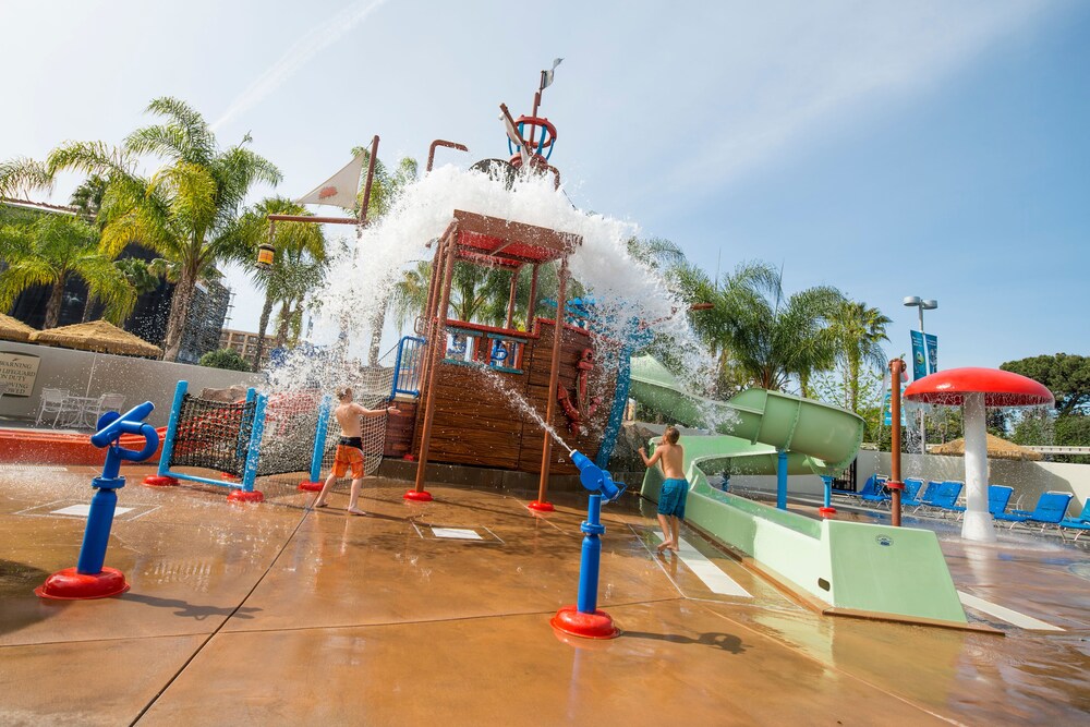 Water park, Howard Johnson by Wyndham Anaheim Hotel & Water Playground