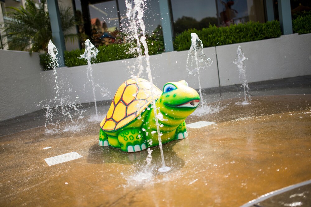 Children's pool, Howard Johnson by Wyndham Anaheim Hotel & Water Playground