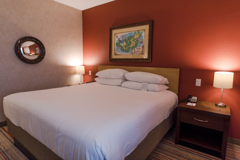 Room, Howard Johnson by Wyndham Anaheim Hotel & Water Playground