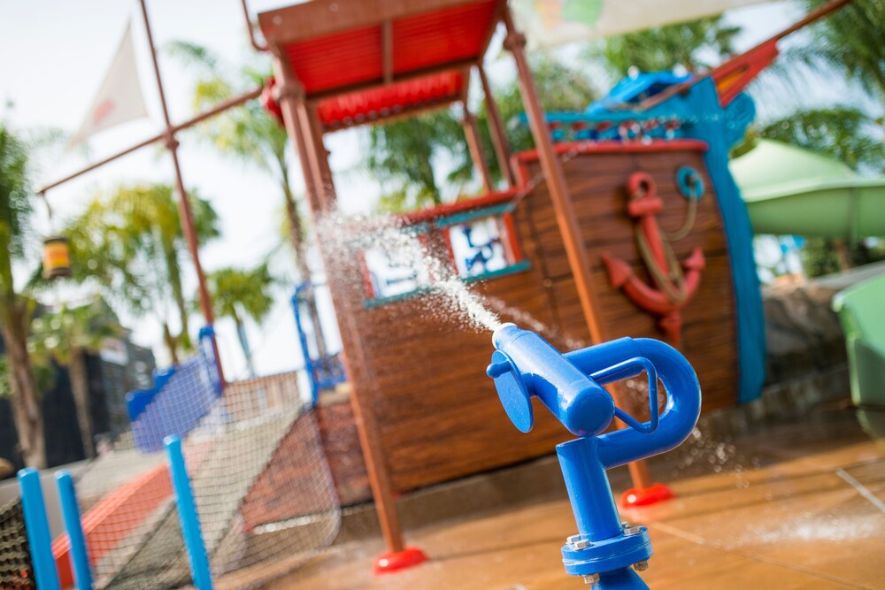 Water park, Howard Johnson by Wyndham Anaheim Hotel & Water Playground