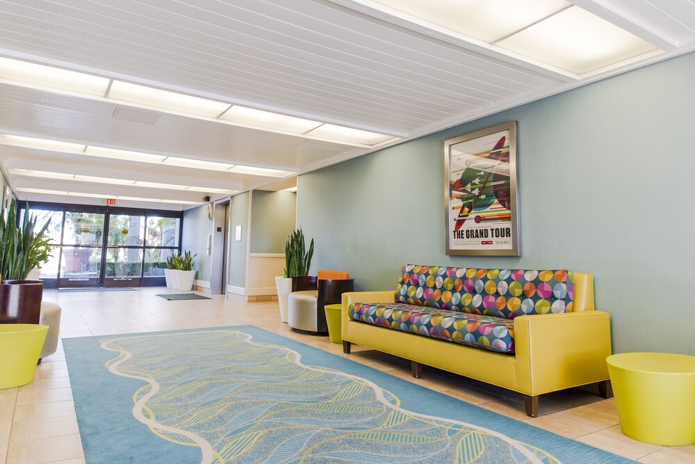 Interior, Howard Johnson by Wyndham Anaheim Hotel & Water Playground