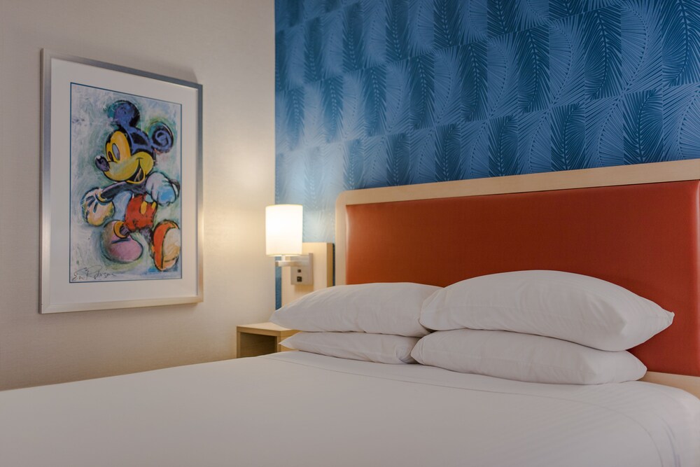 Room, Howard Johnson by Wyndham Anaheim Hotel & Water Playground