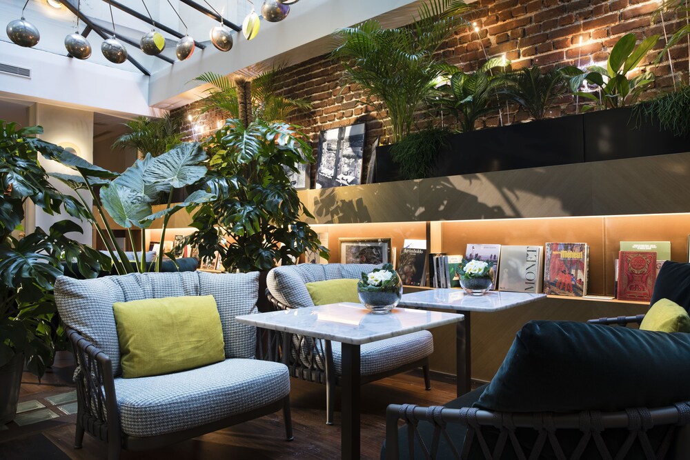 Hotel Bar