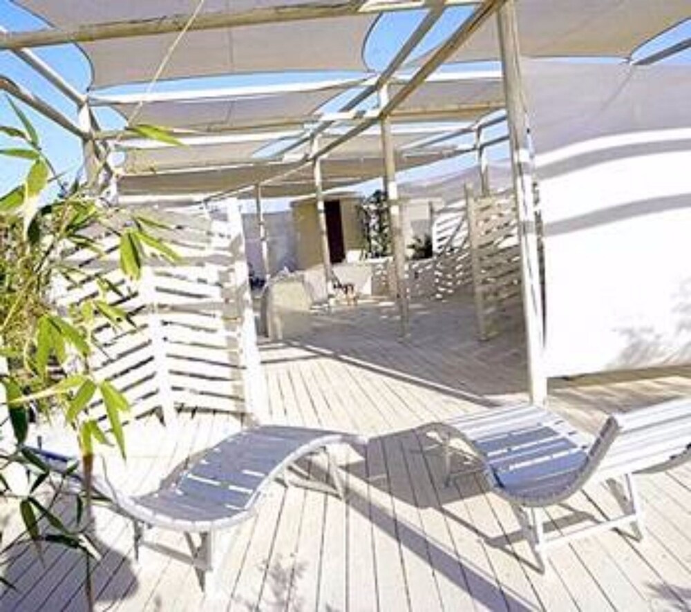 Sundeck