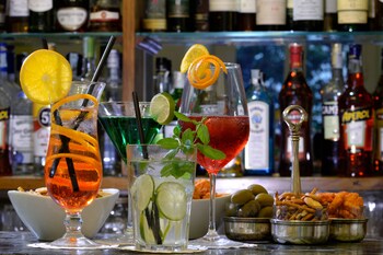 Hotel Bar