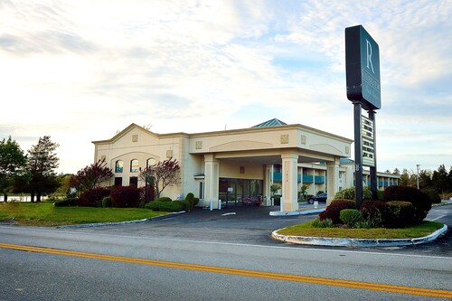 Riverview Inn & Suites
