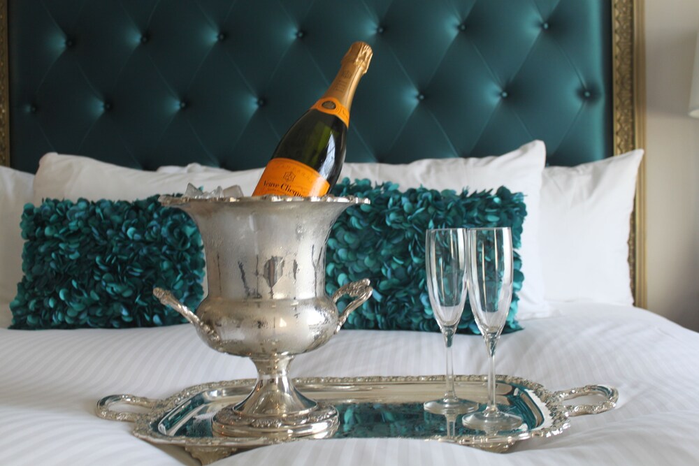 Room Service - Dining