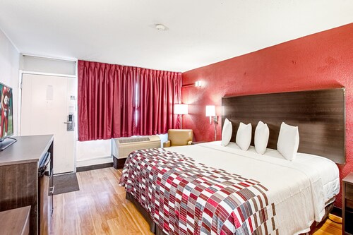 Red Roof Inn & Suites Battle Creek
