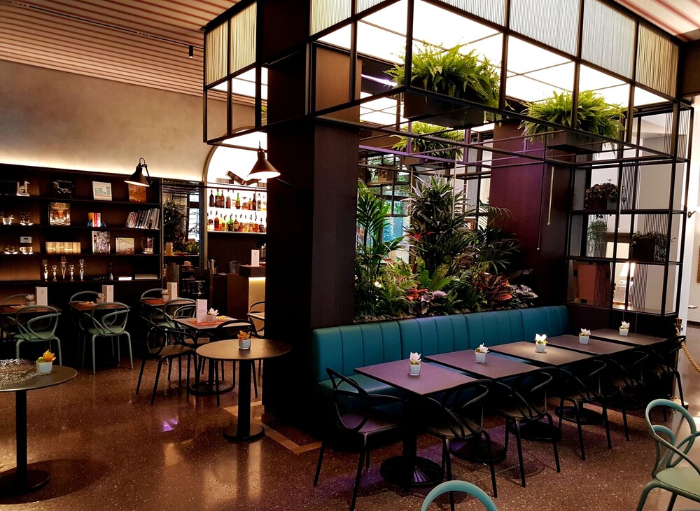 Hotel Lounge