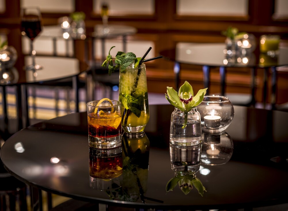 Hotel Bar
