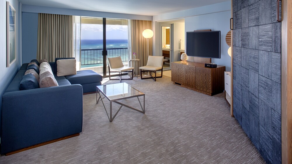 Living room, Hyatt Regency Waikiki Beach Resort & Spa