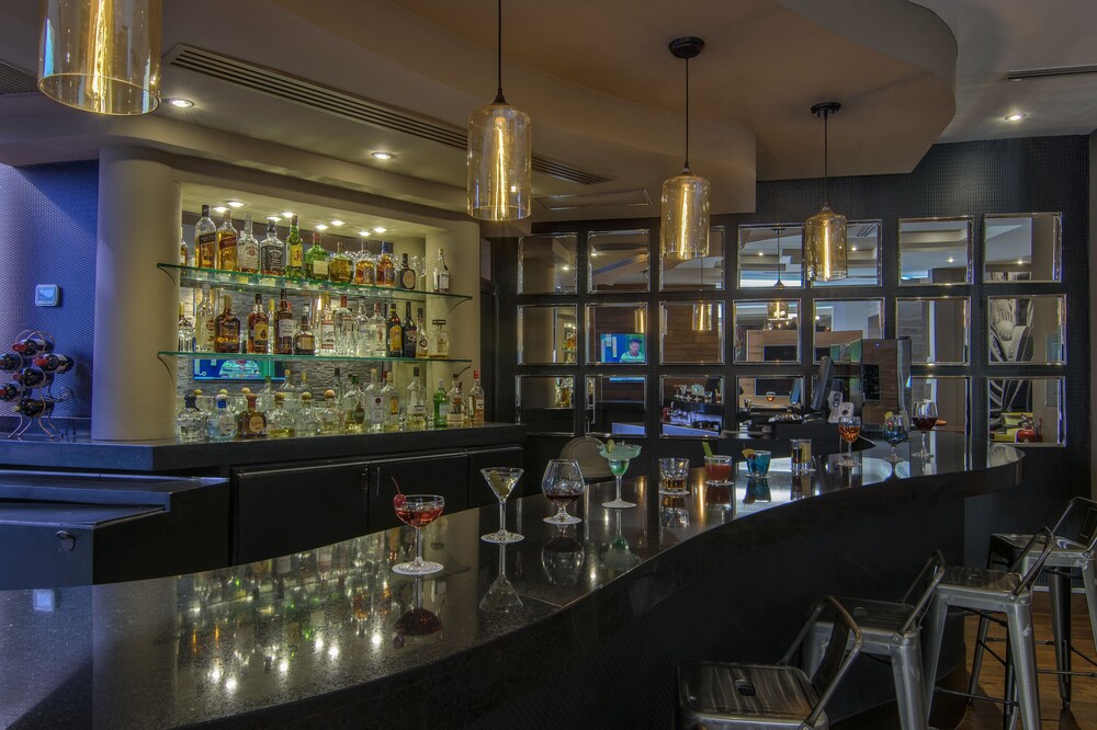 Hotel Bar