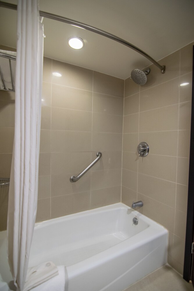 Deep Soaking Bathtub