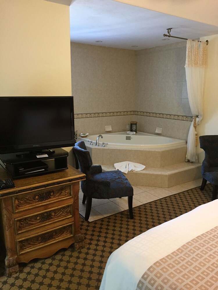 Deep Soaking Bathtub