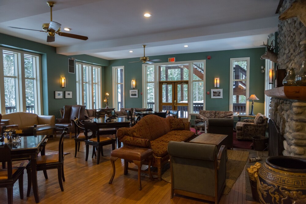 Hotel Lounge