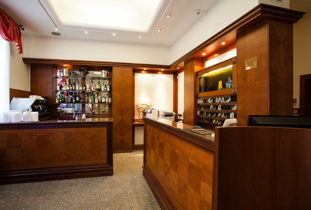 Hotel Bar