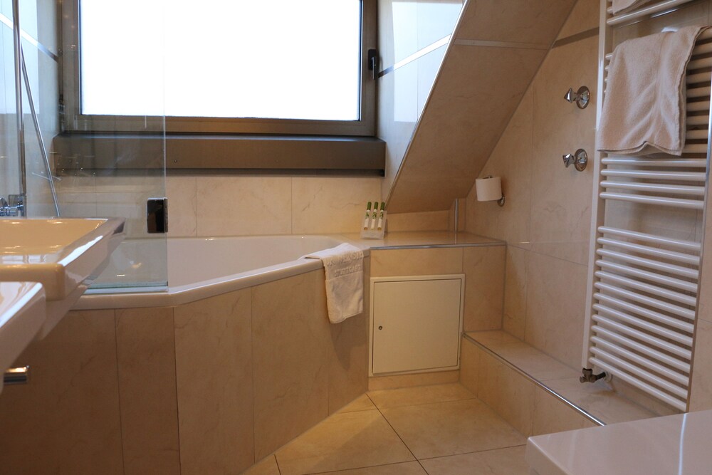 Whirlpool bath