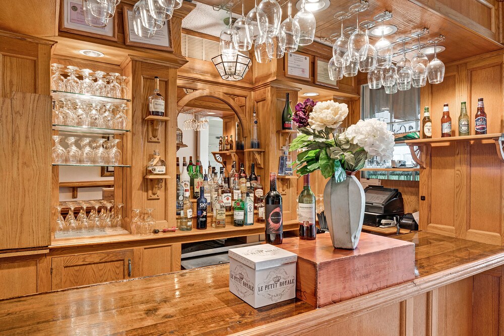 Hotel Bar