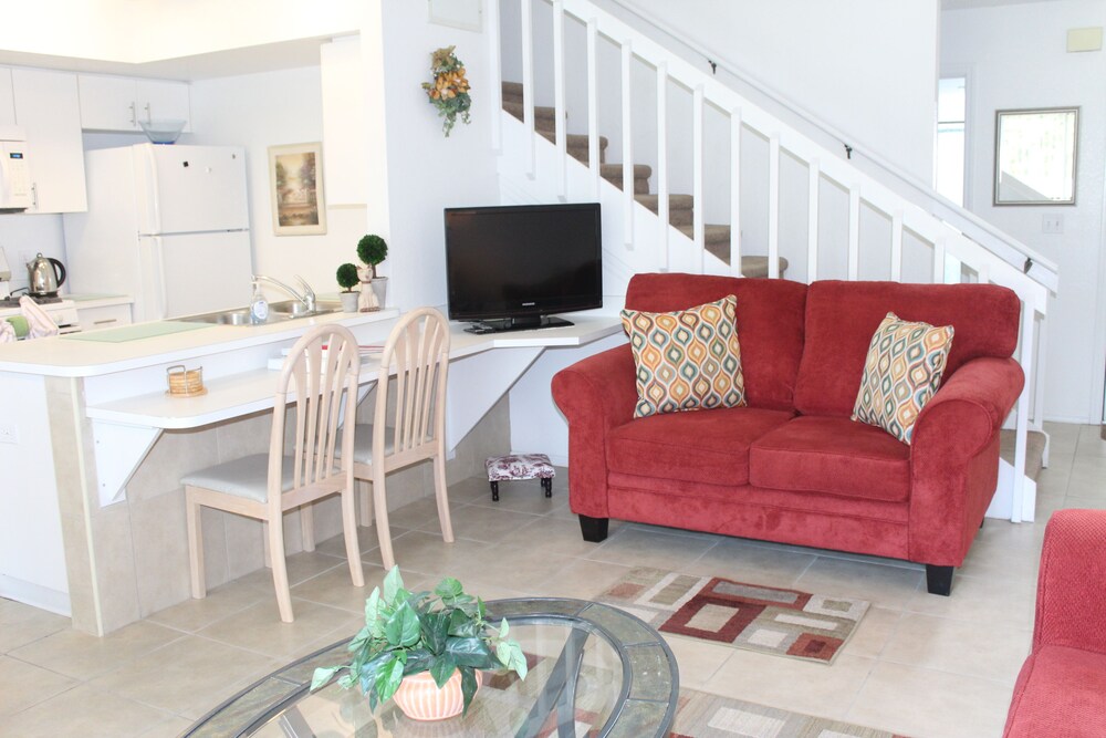 거실 공간 (타운홈, 침실 2개 (2 Bedroom Townhome (MK027)))